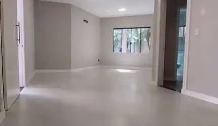 Casa com piscina e 3 dormitórios sendo 1 suíte e 1 vaga de garagem no Bairro São Judas em Itajaí