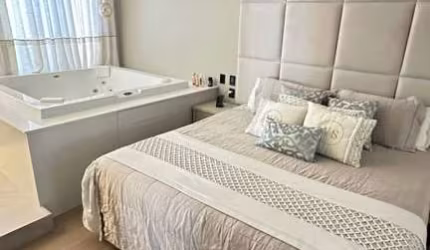 Casa em condomínio mobiliada e decorada  com 4 suítes, piscina no Santa Regina em Camboriú