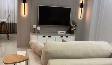 Apartamento com 2 dormitórios sendo 1 suíte e 2 vagas de garagem frente mar em Balneário Camboriú