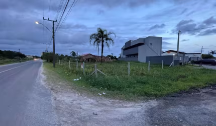Terreno com 405,78m2 bem localizado em frente a avenida e em bairro comercial em Itapoá