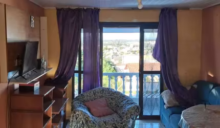 Casa com 6 dormitórios e 3 vagas de garagem no bairro Guarani em Colombo PR