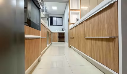Apartamento com 02 Suítes e 02 Vagas Privativas na Praia dos Amores em Balneário Camboriú