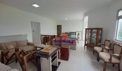 Apartamento de 202m² com 4 Quartos e Área de Lazer no São Francisco