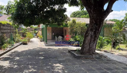 Casa à venda em área nobre de Olho D'água, a 200m da praia