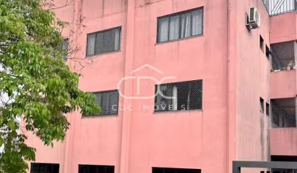 Apartamento semimobiliado Jardim Carvalho.
