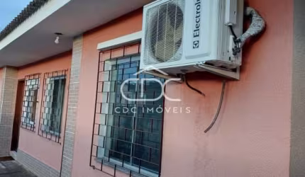 ÓTIMA CASA EM CONDOMÍNIO FECHADO NO ESTRELA