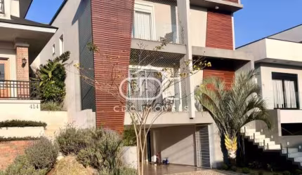 EXCELENTE CASA EM CONDOMÍNIO FECHADO
