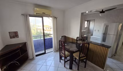 Apartamento 1 dormitório com sacada  frente rua na Guilhermina em Praia Grande