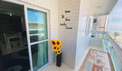 Apartamento 02 dormitórios sendo suíte compartilhada, 50 metros do mar.