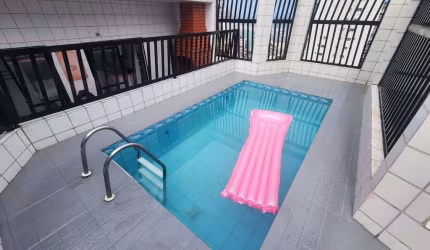 Cobertura espetacular no bairro da Ocian - com piscina e churrasqueira.