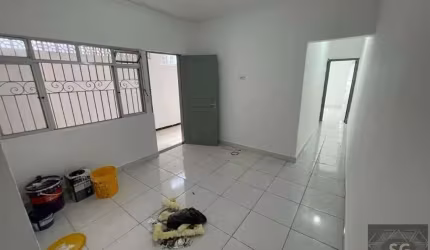 Casa à Venda em Vila Antártica, Praia Grande - SP
