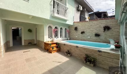 Casa à Venda em Boqueirão, Praia Grande - SP