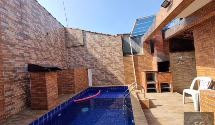 Casa à Venda em Aviação, Praia Grande - SP