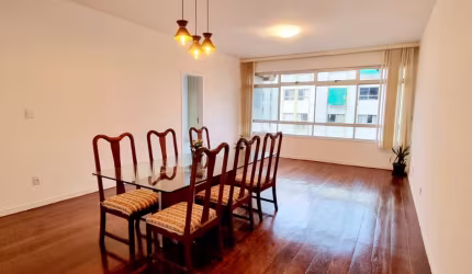 Amplo Apartamento de 115m² Reformado, 3 Quartos com Suíte, em Excelente Localização