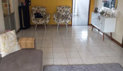 Ampla Casa de 3 Quartos à Venda no Centro de Simões Filho