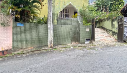 Casa Térrea Espaçosa e Funcional com 6 Vagas de Garagem no Matatú de Brotas