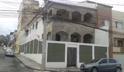 CASA - 4/4 COM SUÍTE - 356M² - PITUBA