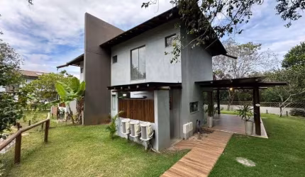 CASA LUXUOSA - 3 QUARTOS SENDO 2 SUÍTES - POPRTEIRA FECHADA - PRAIA DO FORTE