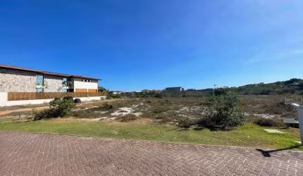 TERRENO EM CONDOMINIO - PROXIMO AO MAR - PRAIA DO FORTE
