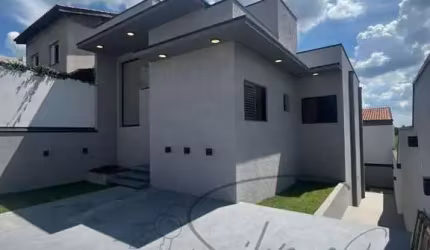 CASA TERREA Á VENDA NO BAIRRO VILA REI COM 112M² ÁREA CONSTRUIDA, 3 DORMITORIOS SENDO 1 SÚITE / MOGI DAS CRUZES SP