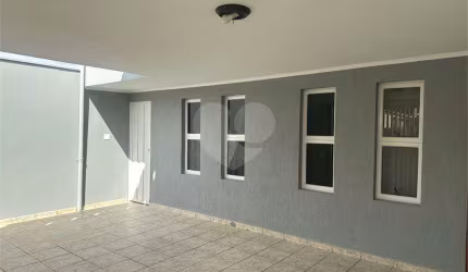 Casa com 3 quartos à venda em Jardim Astúrias I - SP