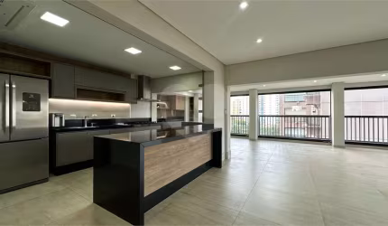 Apartamento com 3 quartos à venda ou para locação em Centro - SP