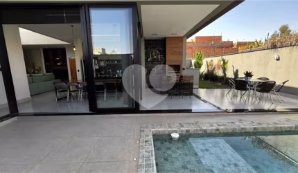 Condomínio com 3 quartos à venda em Morato - SP