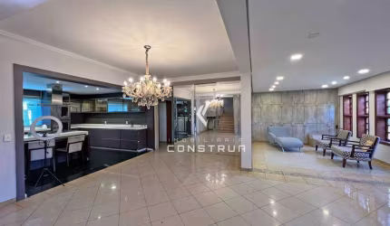 Casa à venda Próximo ao Coração de Jesus, Campinas-SP