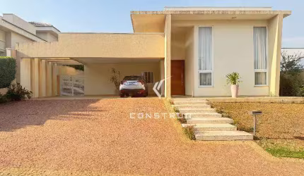 Casa térrea à venda no condomínio Mont Blanc Residence.