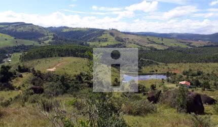 Sítio com 2 dormitórios à venda, 240000 m² por R$ 2.500.000,00 - Dos Silvas - Morungaba/SP