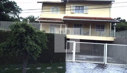 Casa em local privilegiado no condomínio