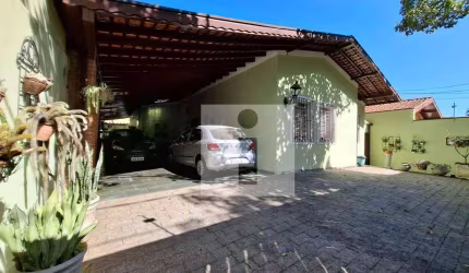 CASA A VENDA REGIÃO CHÁCARA DA BARRA