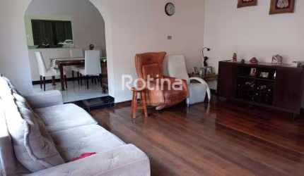 Casa Comercial à venda, 4 quartos, Centro - Uberlândia/MG - Rotina Imobiliária