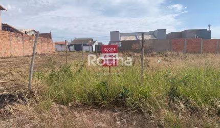 Ótimo terreno, plano, sol da manhã, localização privilegiada no loteamento New Golden Ville.