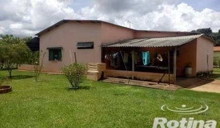 Chacara à venda, 4 quartos, Jockey Camping - Uberlândia/MG - Rotina Imobiliária