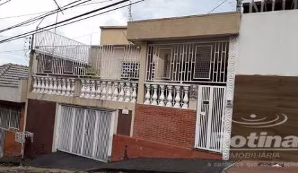 Casa à venda, 4 quartos, Centro - Uberlândia/MG - Rotina Imobiliária