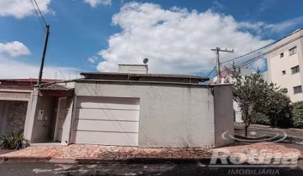 Casa à venda, 3 quartos, Segismundo Pereira - Uberlândia/MG - Rotina Imobiliária