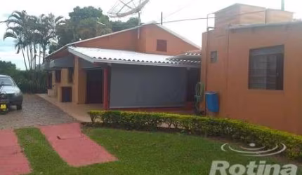 Chacara à venda, 3 quartos, Jockey Camping - Uberlândia/MG - Rotina Imobiliária