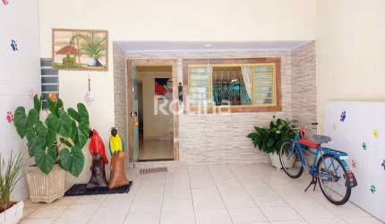 Casa à venda, 3 quartos, Jardim das Palmeiras - Uberlândia/MG - Rotina Imobiliária