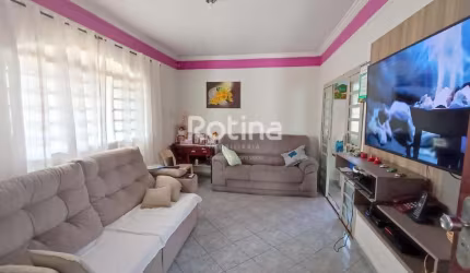 Casa à venda, 3 quartos, Segismundo Pereira - Uberlândia/MG - Rotina Imobiliária