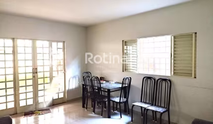 Casa à venda, 4 quartos, Santa Luzia - Uberlândia/MG - Rotina Imobiliária