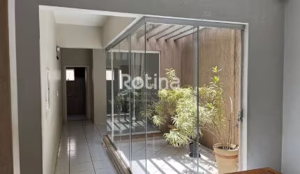 Casa Comercial à venda, 2 quartos, Chacaras Tubalina e Quartel - Uberlândia/MG - Rotina Imobiliária