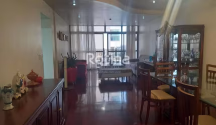 Apartamento à venda, 4 quartos, 1 suíte, 2 vagas, Centro - Uberlândia/MG