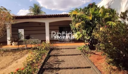 Casa à venda, 3 quartos, Centro - Uberlândia/MG - Rotina Imobiliária