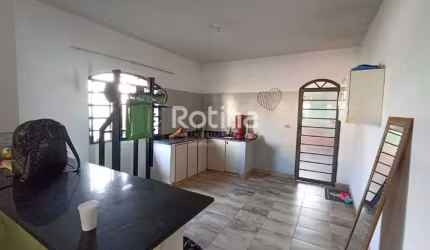Casa à venda, 3 quartos, Presidente Roosevelt - Uberlândia/MG - Rotina Imobiliária