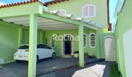 Casa à venda, 5 quartos, Osvaldo Rezende - Uberlândia/MG - Rotina Imobiliária