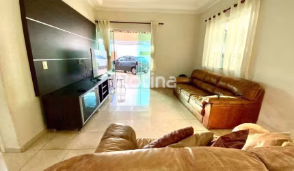 Casa Comercial à venda, 4 quartos, Jardim Karaíba - Uberlândia/MG - Rotina Imobiliária