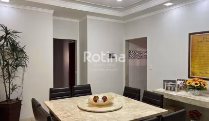 Casa à venda, 3 quartos, Santa Mônica - Uberlândia/MG - Rotina Imobiliária