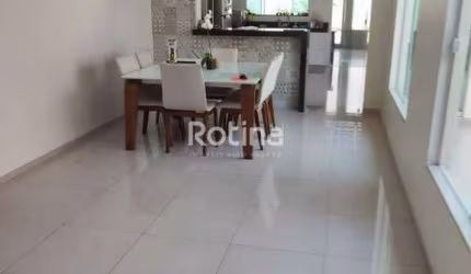 Casa à venda, 4 quartos, Santa Mônica - Uberlândia/MG - Rotina Imobiliária