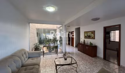 Casa à venda, 4 quartos, Presidente Roosevelt - Uberlândia/MG - Rotina Imobiliária